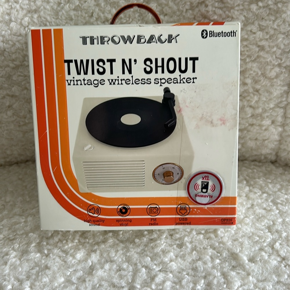 THROWBACK TWIST N’SHOUT VINTAGE WIRELESS SPEAKER NWT